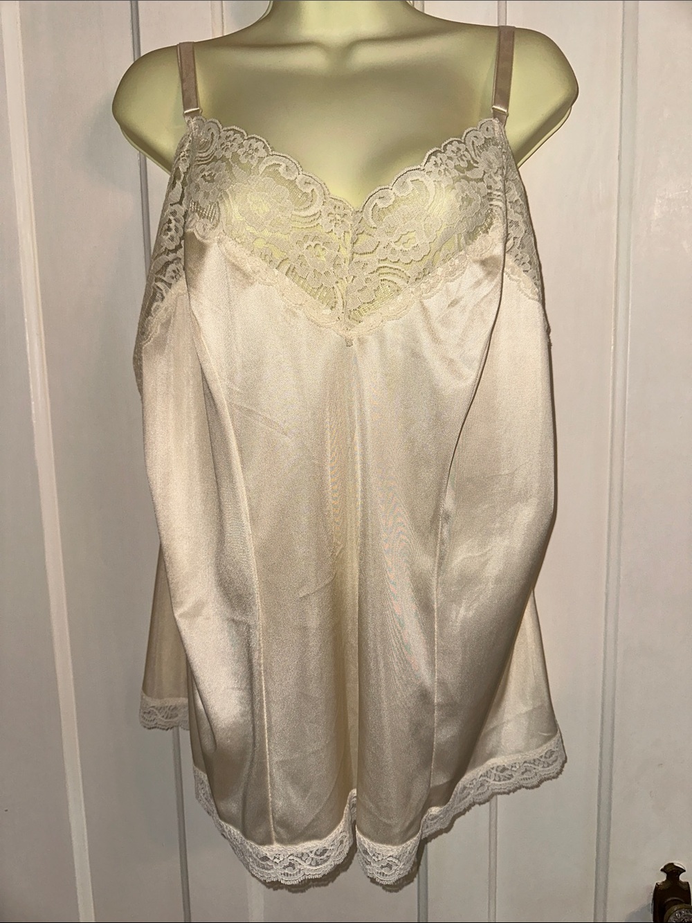 Vintage Montgomery Ward Cream/Ivory Nylon Camisole with Lace Detailing